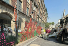 Arranca instalación del primer mosaico navideño en el Centro Histórico Foto: La Jornada.