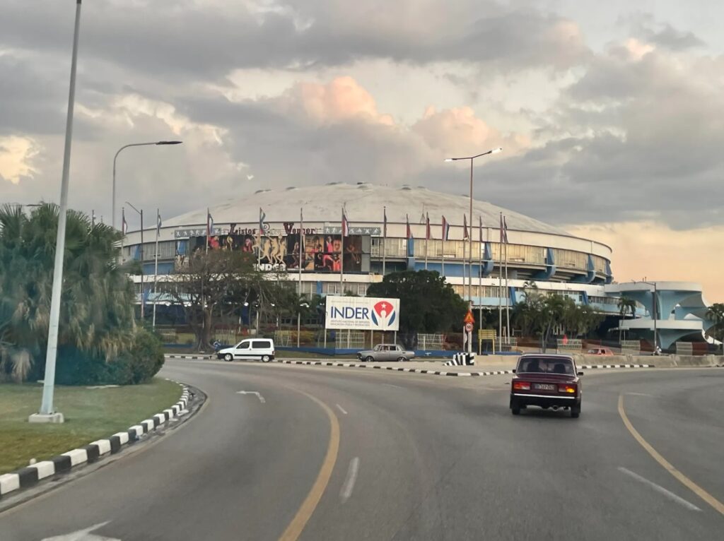 Ciudad de Deportiva de la Habana / Realidades Quintana Roo (c)