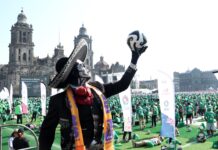 México recibe récord Guinness por organizar la clase de fútbol más gran del Mundo