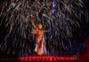 Cielo de Rusia se ilumina con fuegos artificiales por el Día de la Victoria