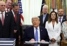 Trump: «Hemos sacado millones de barriles de petróleo de Irán»